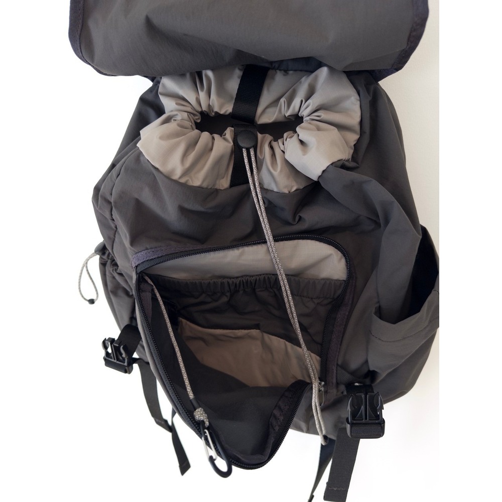 Bellroy Cinch 20L Lightweight Backpack in Charcoal Grey, EUC - Picture 5 of 11